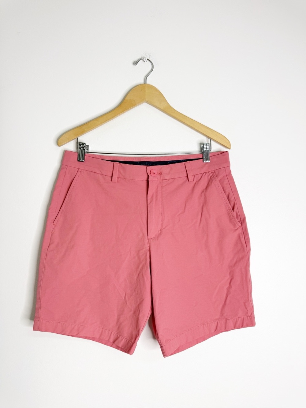 Vineyard Vines Men’s Performance Shorts Size 32 Pink 8” Inseam Stretch